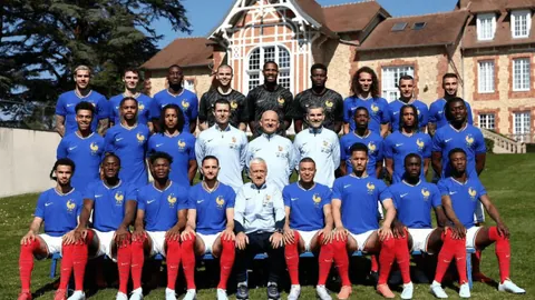 “世界斯诺克大奖赛：罗伯逊晋级决赛对决”