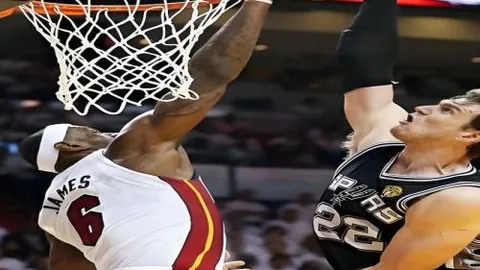 张艺谋助力，巴黎奥运中国代表团领奖服闪耀登场